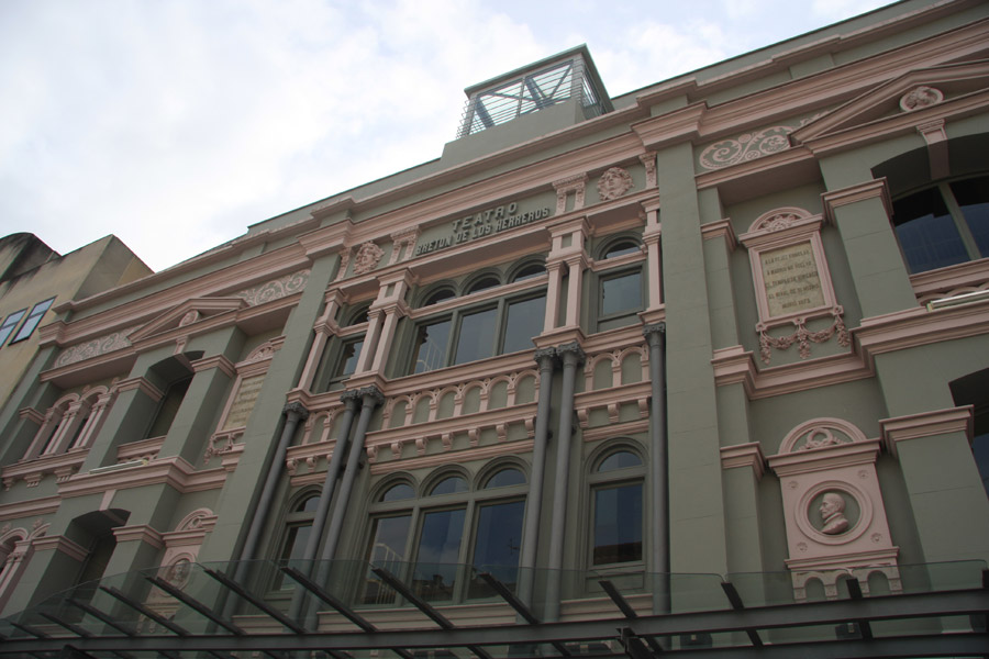 Imagen Accesos directos - Portada Teatro Bretón
