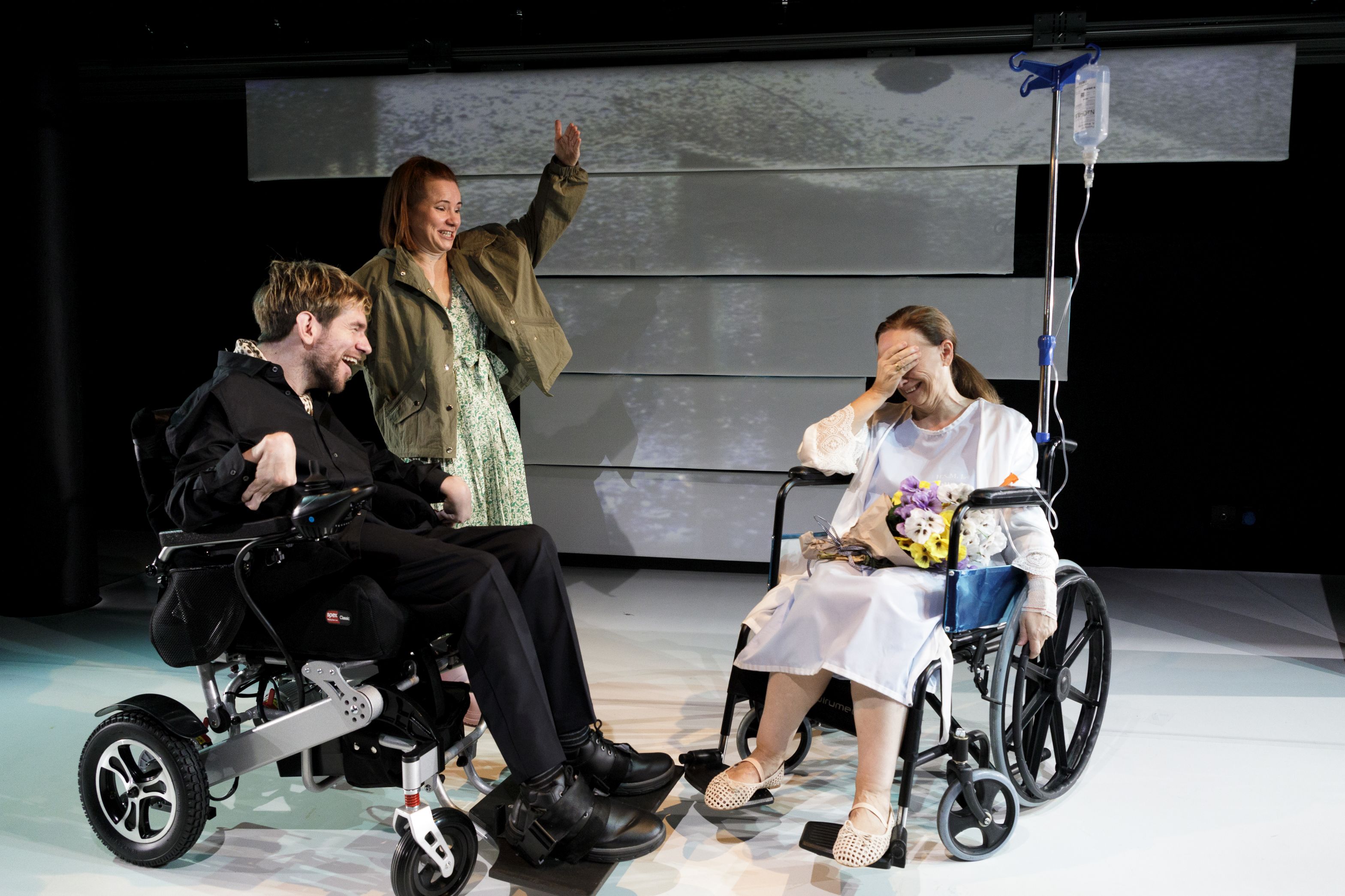 Imagen Sabes que las flores de plástico nunca han vivido, ¿verdad?